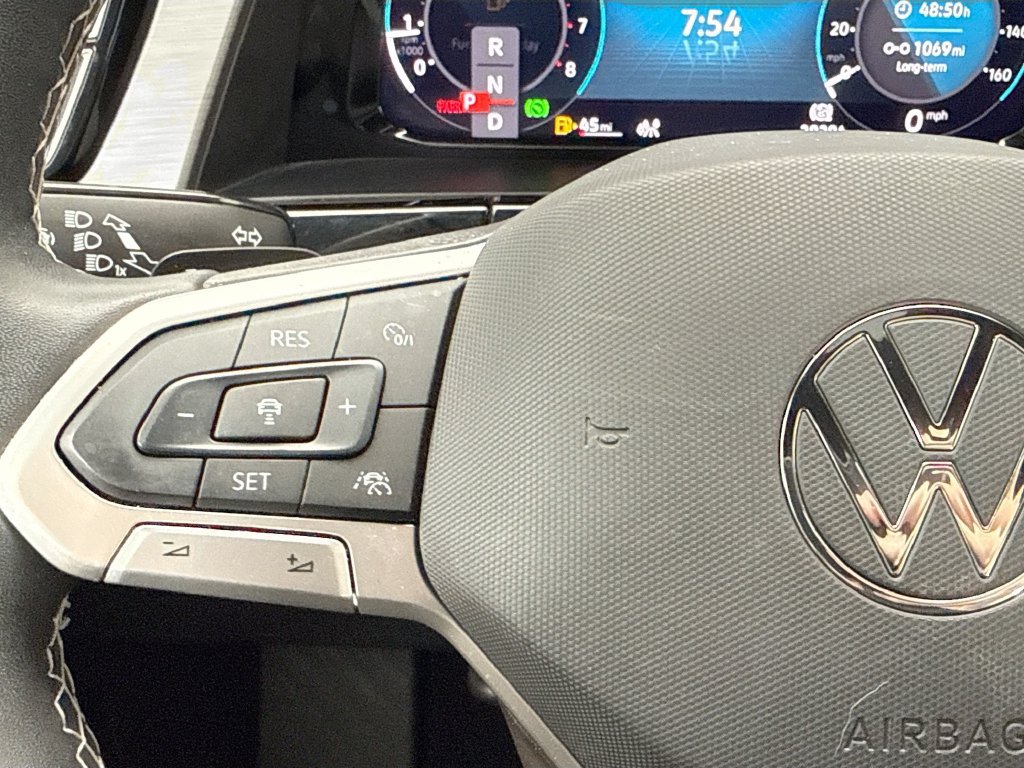 Used 2024 Volkswagen Atlas Cross Sport SE FWD image 11