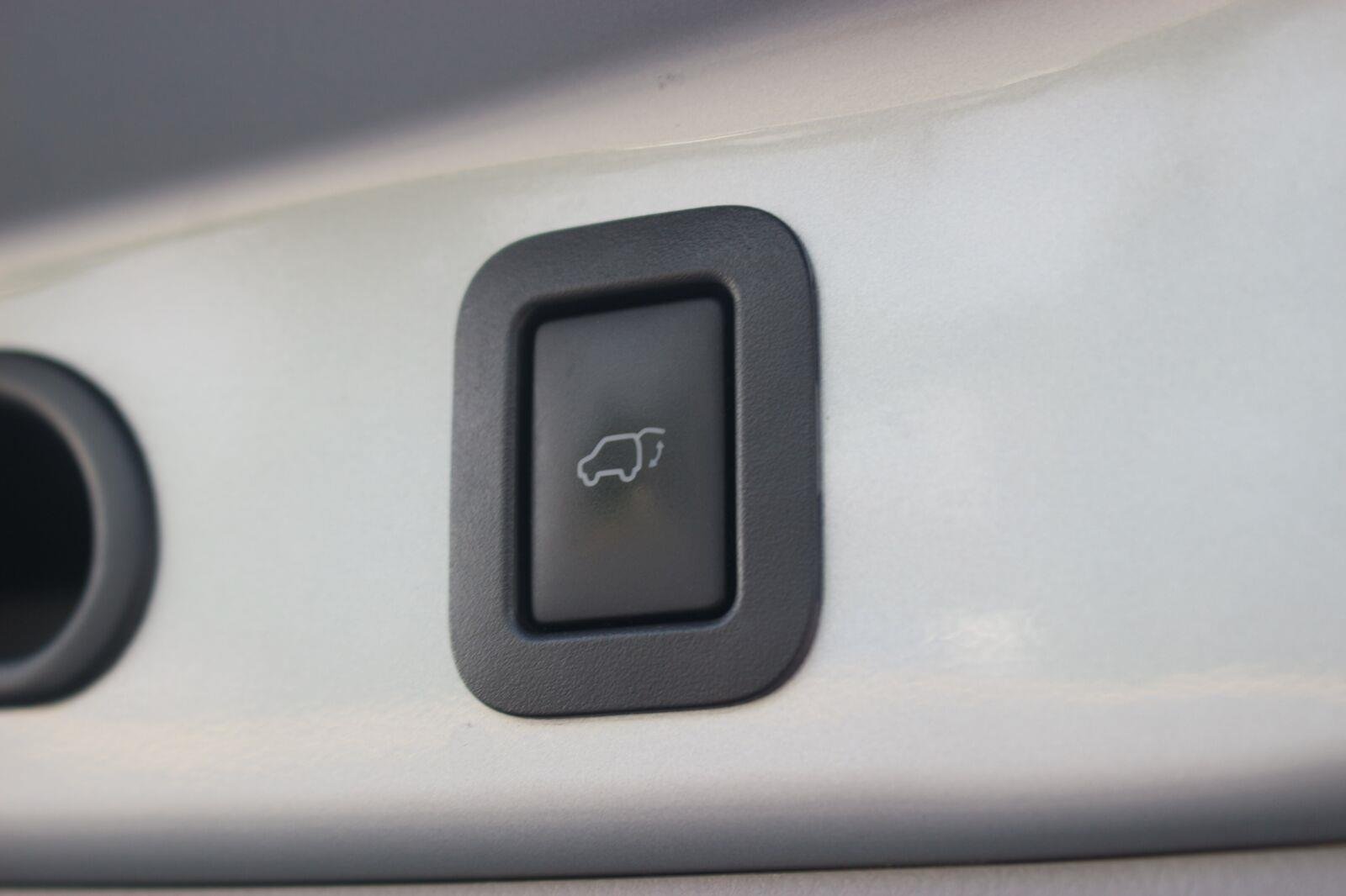 Used 2015 Toyota Highlander XLE FWD image 11