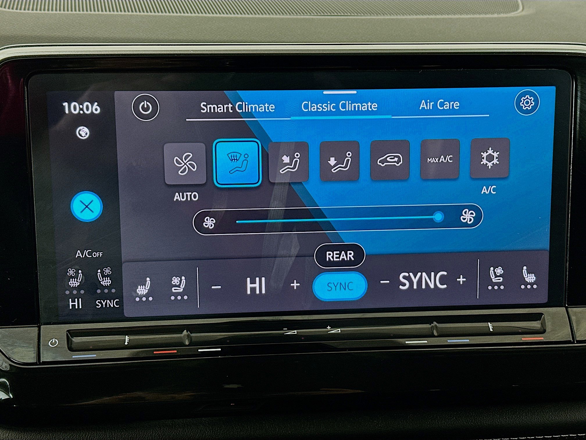 Used 2025 Volkswagen Atlas SE image 23