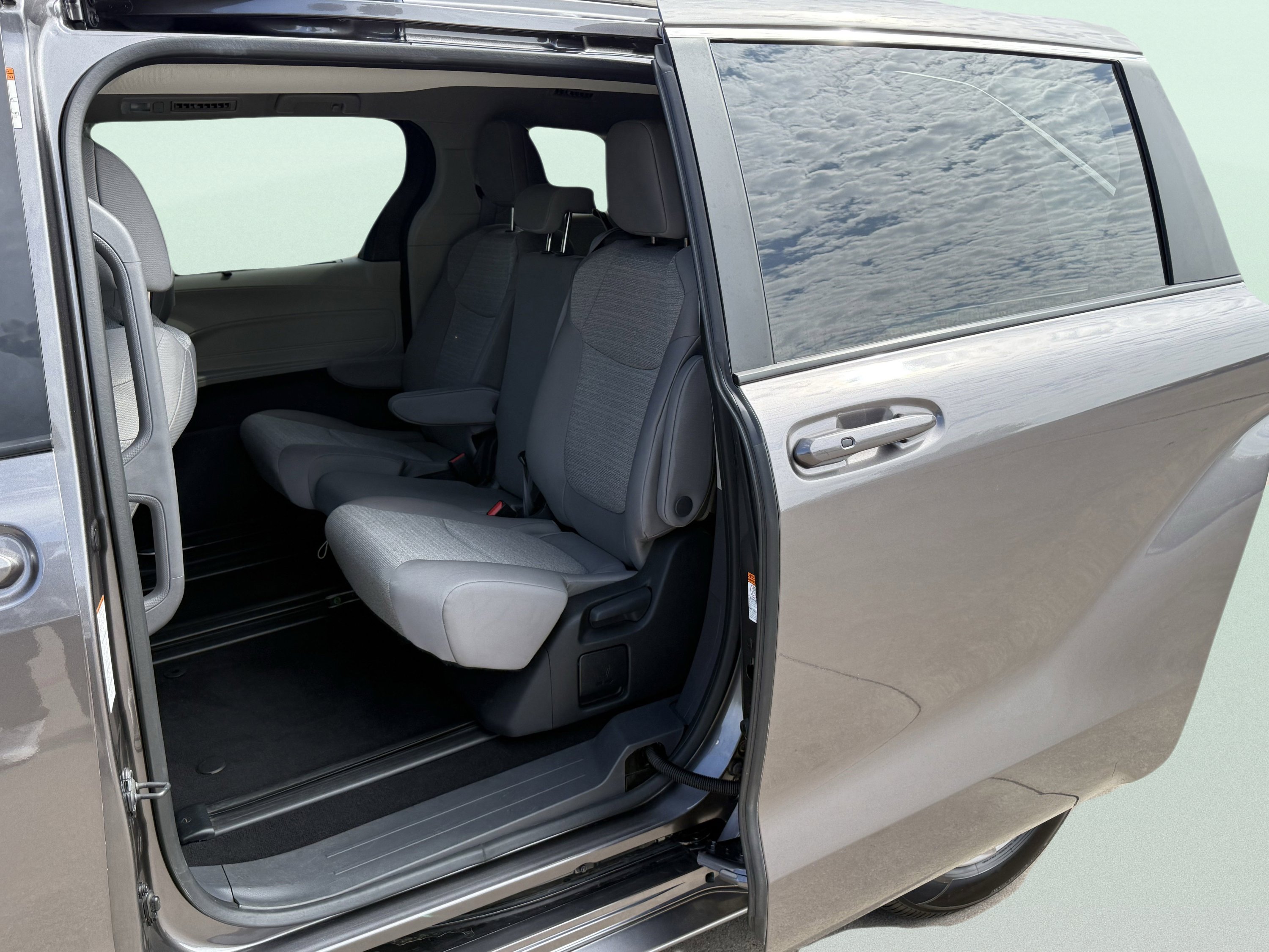 Used 2024 Toyota Sienna LE image 34