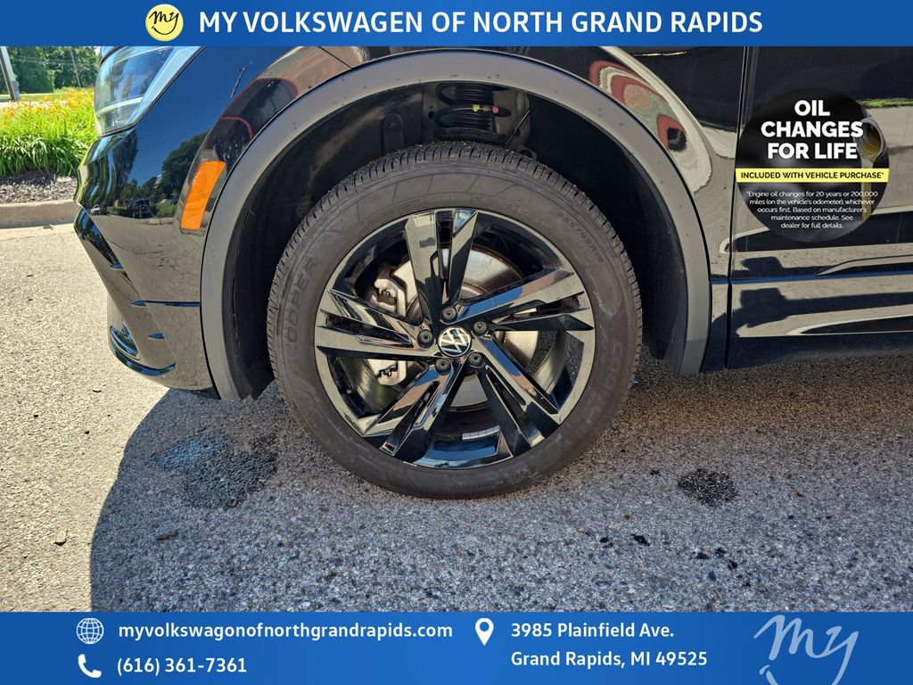 Used 2024 Volkswagen Tiguan SE R-Line AWD/4WD image 44