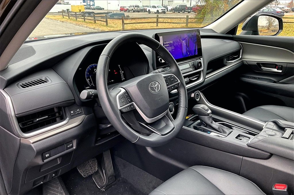 Used 2025 Toyota Grand Highlander XLE image 11
