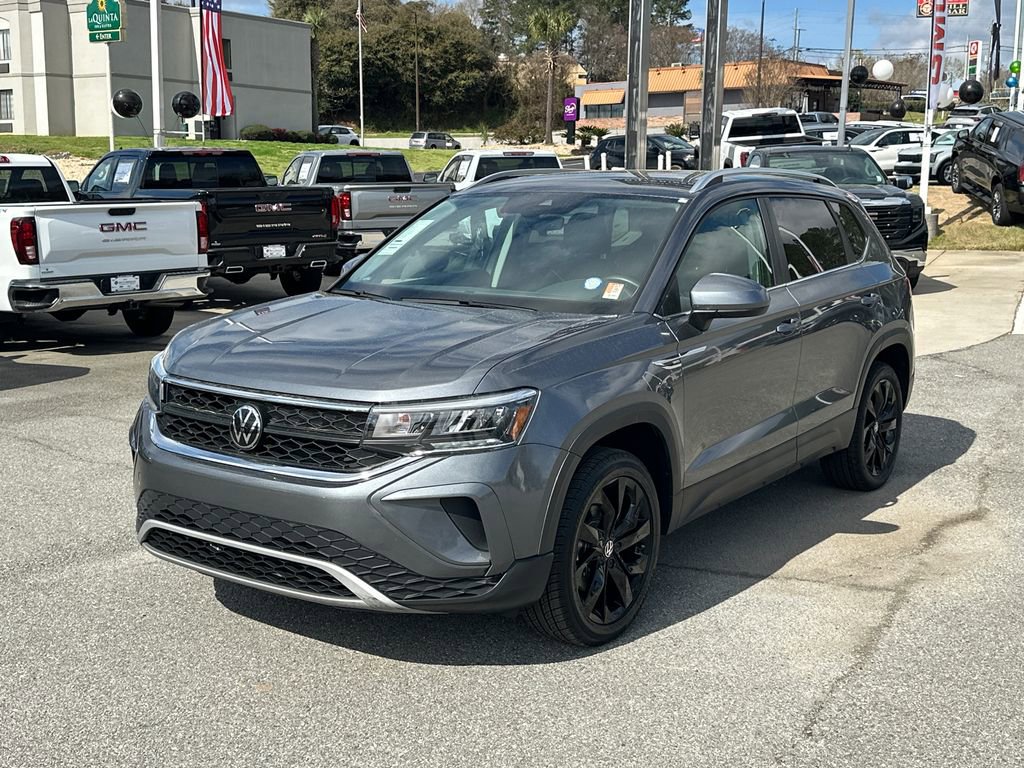 Used 2024 Volkswagen Taos SE image 3