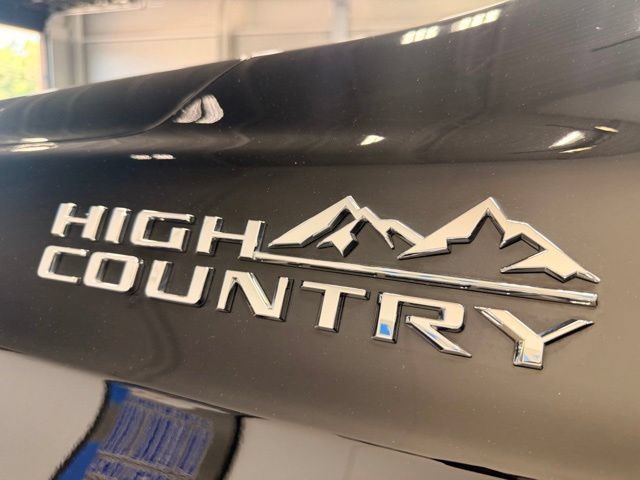 Used 2024 Chevrolet Suburban High Country AWD/4WD image 20