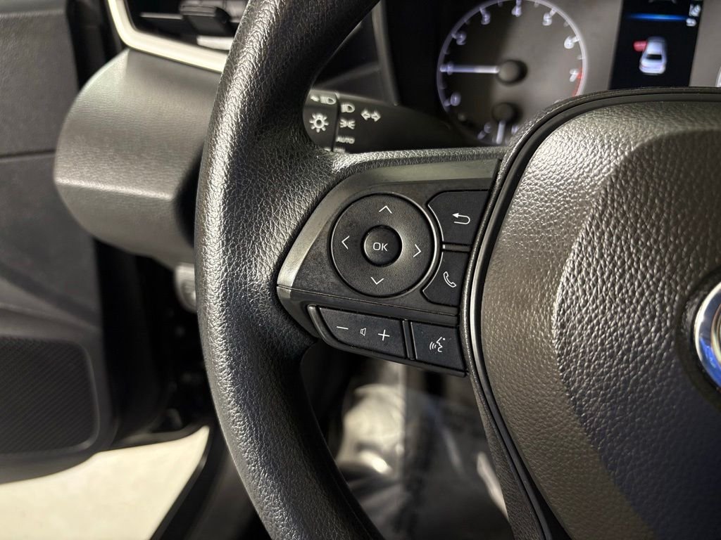 Used 2025 Toyota Corolla LE FWD image 18