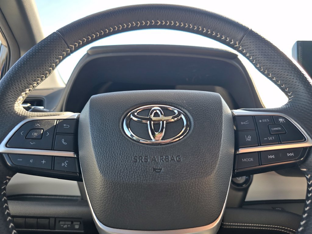 Used 2025 Toyota Sienna XSE AWD/4WD image 27