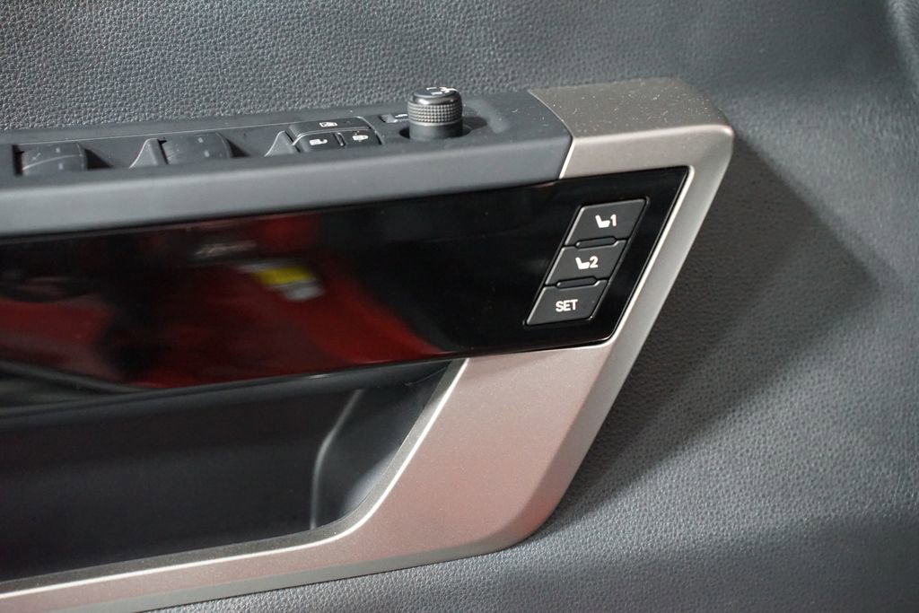 Used 2025 Toyota Tundra Limited image 34