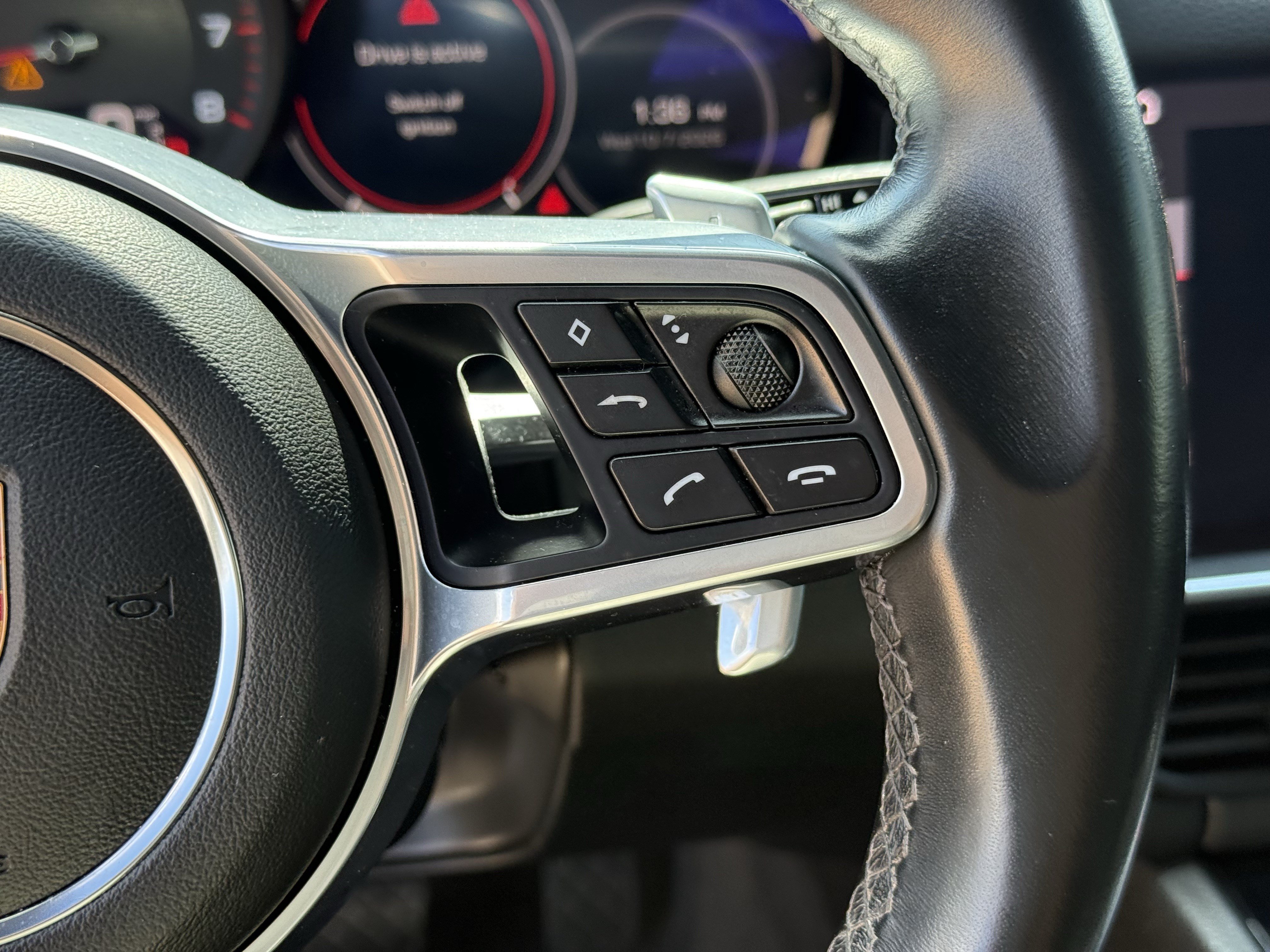 Used 2020 Porsche Cayenne AWD/4WD image 17