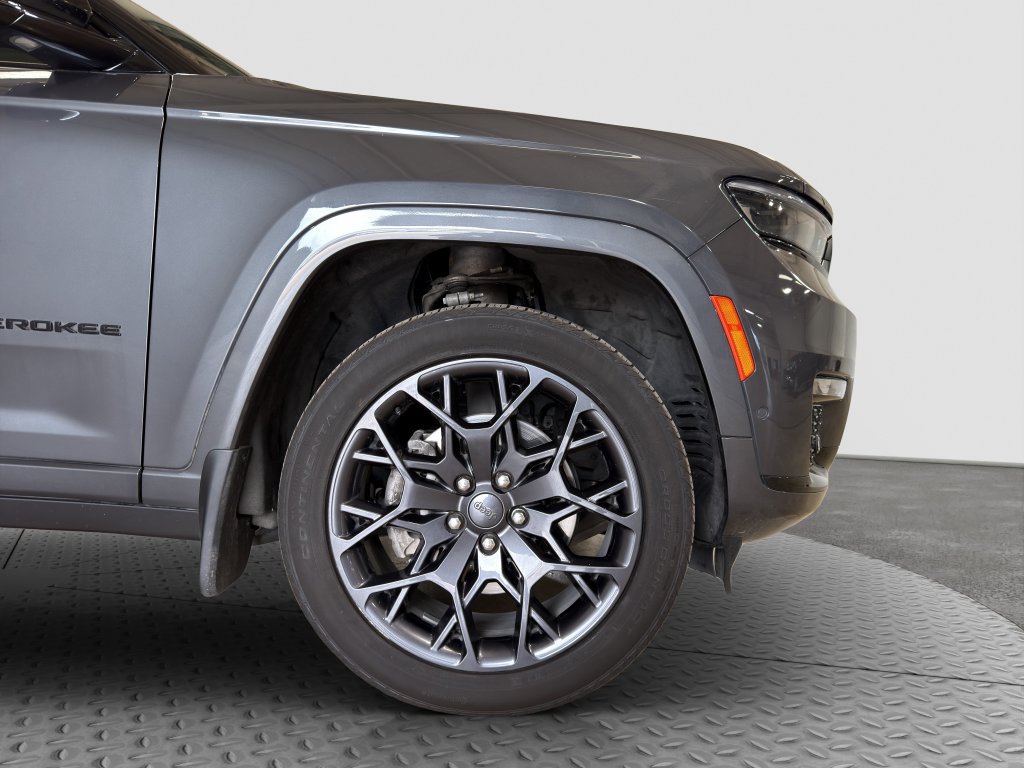 Used 2025 Jeep Grand Cherokee L Summit AWD/4WD image 15