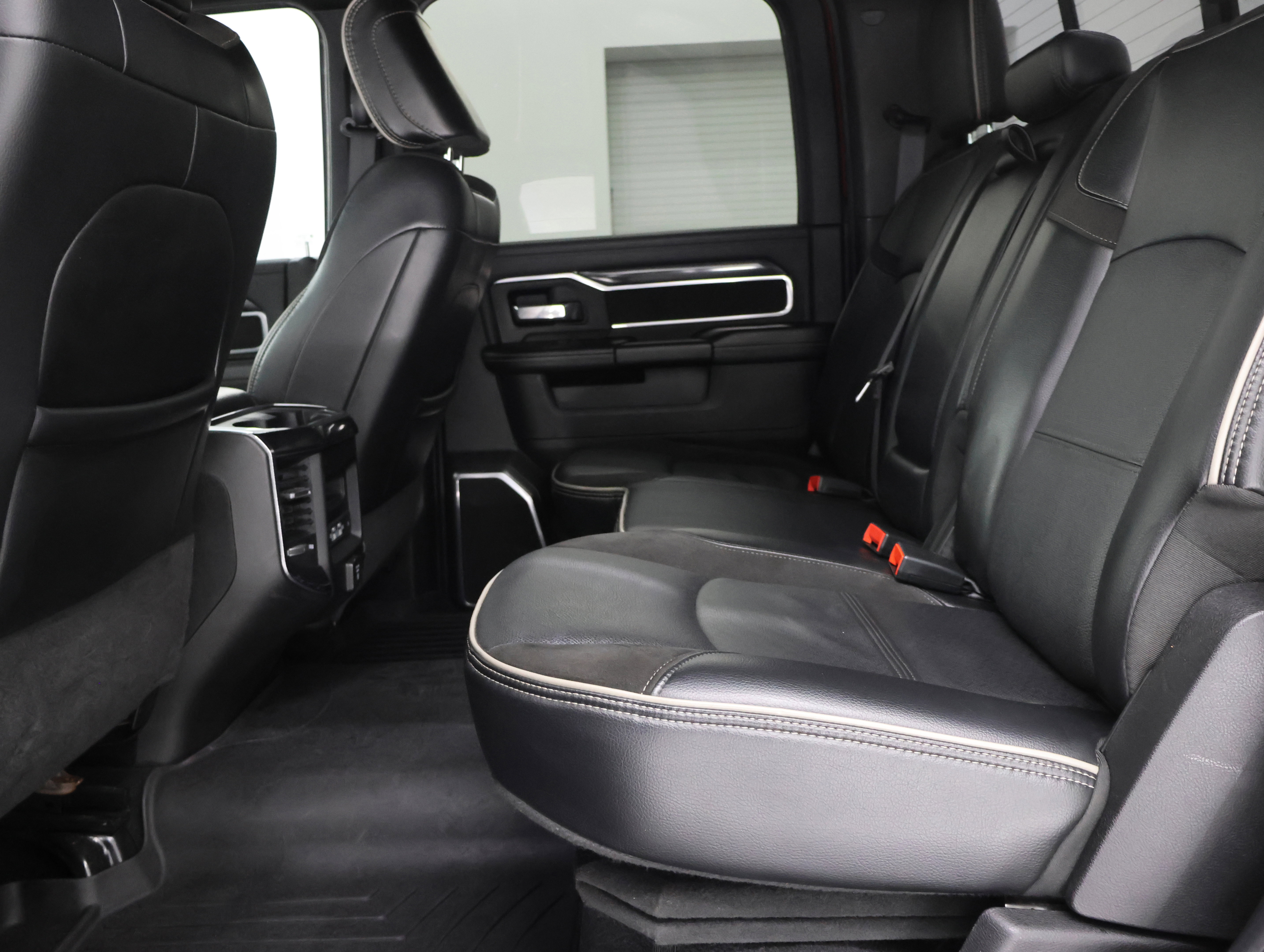 Used 2022 RAM 3500 Laramie image 9