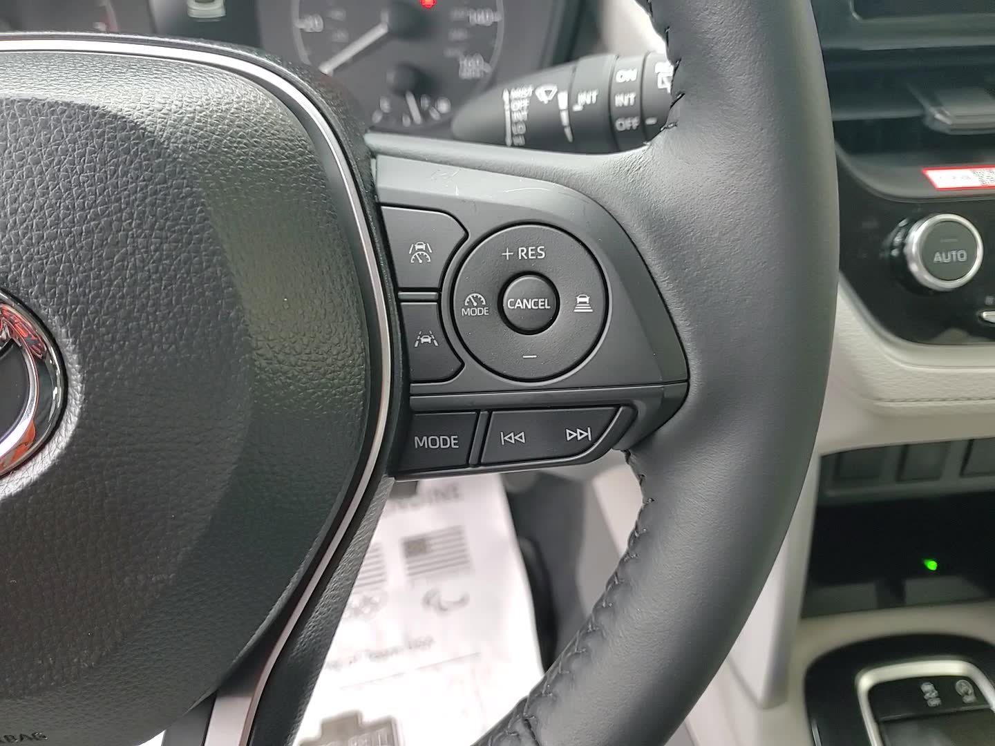 Used 2025 Toyota Corolla Cross LE image 15