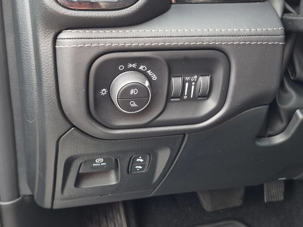 Used 2026 RAM 1500 Limited w/ Body Color Bumper Group AWD/4WD image 14