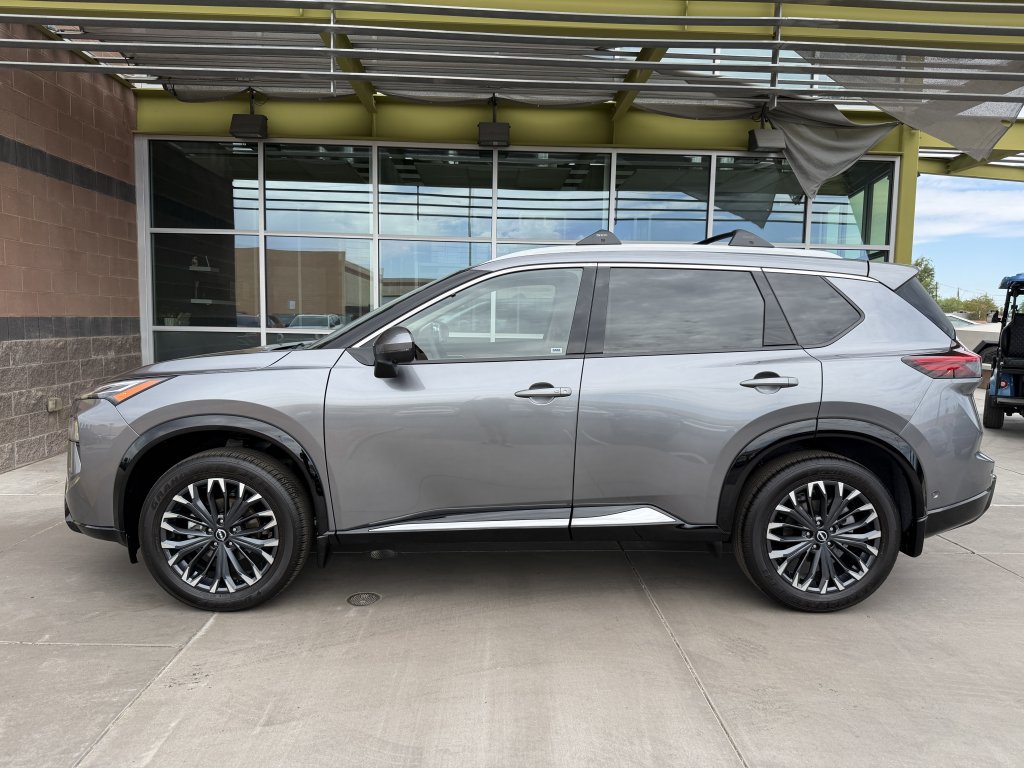 Used 2025 Nissan Rogue Platinum w/ Platinum Premium Package FWD image 7