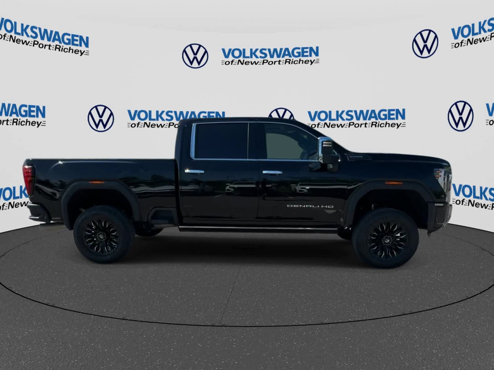 Used 2024 GMC Sierra 3500 Denali Ultimate AWD/4WD image 9