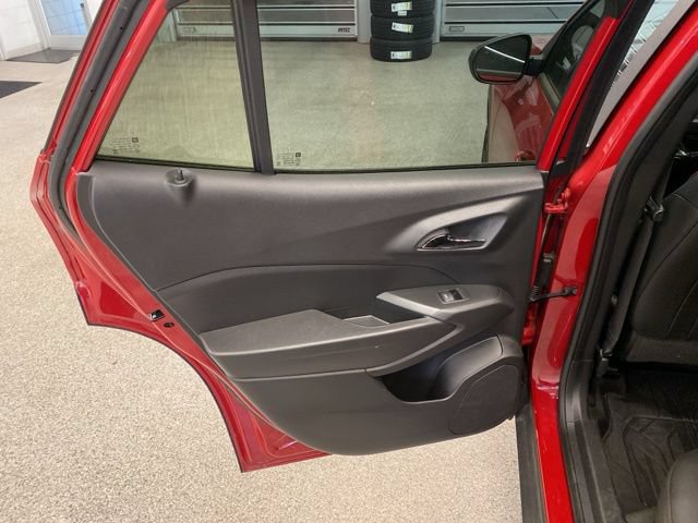New 2026 Chevrolet Trax RS w/ Sunroof Package FWD image 25