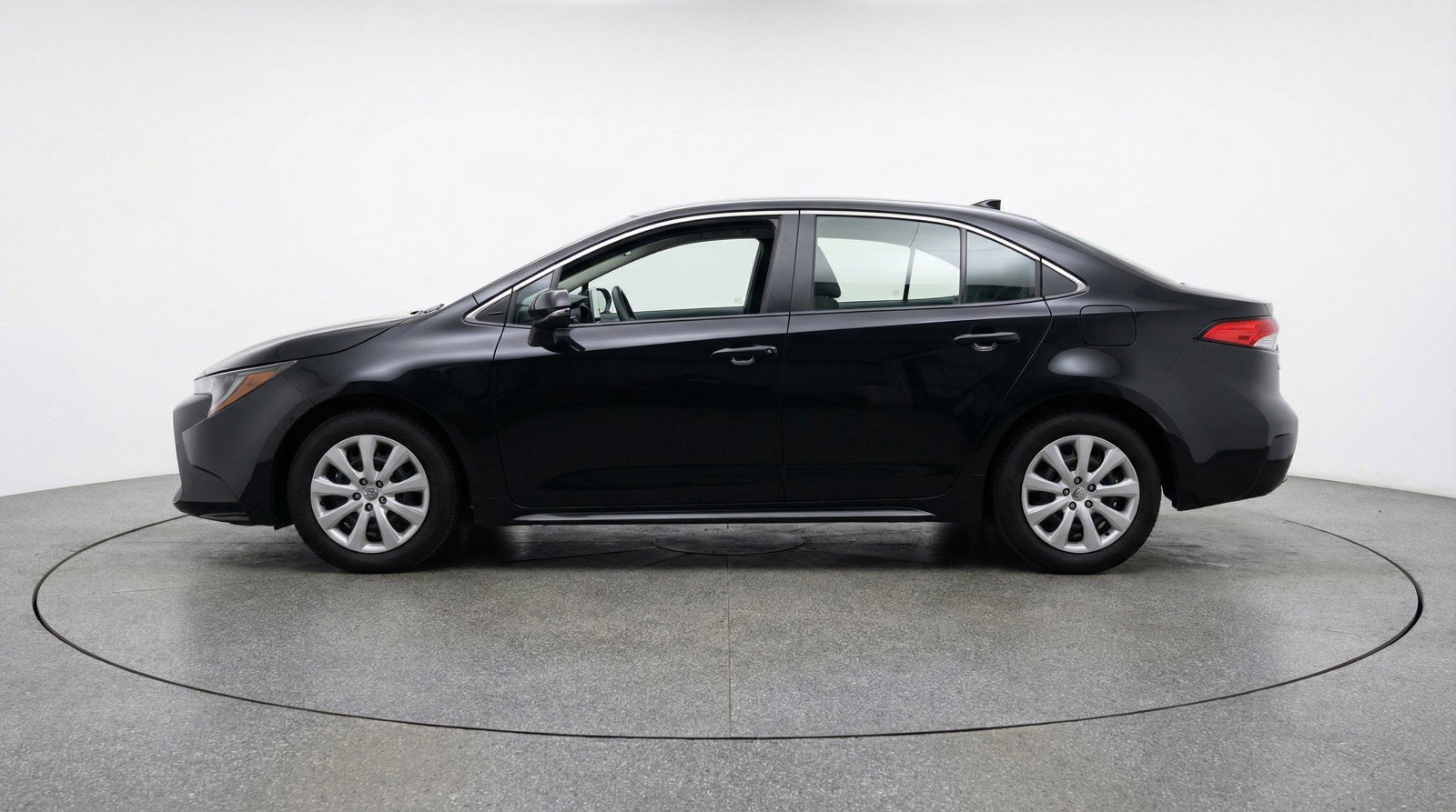 Used 2025 Toyota Corolla LE FWD image 5