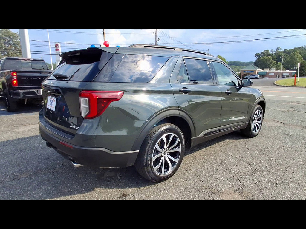 Used 2024 Ford Explorer ST-Line w/ Class IV Trailer Tow Package AWD/4WD image 8
