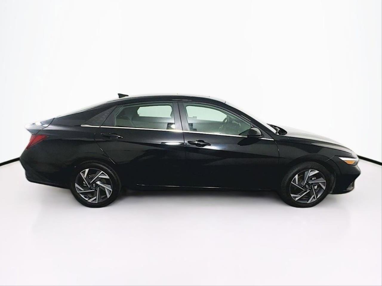 Used 2025 Hyundai Elantra SEL FWD image 10