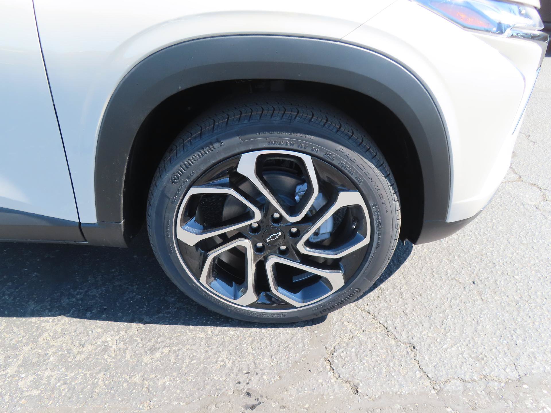 New 2026 Chevrolet Trax RS w/ Sunroof Package FWD image 10