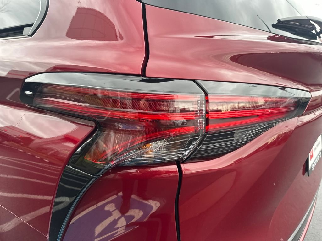 Used 2025 Toyota Sienna XSE w/ XSE Premium Package image 10