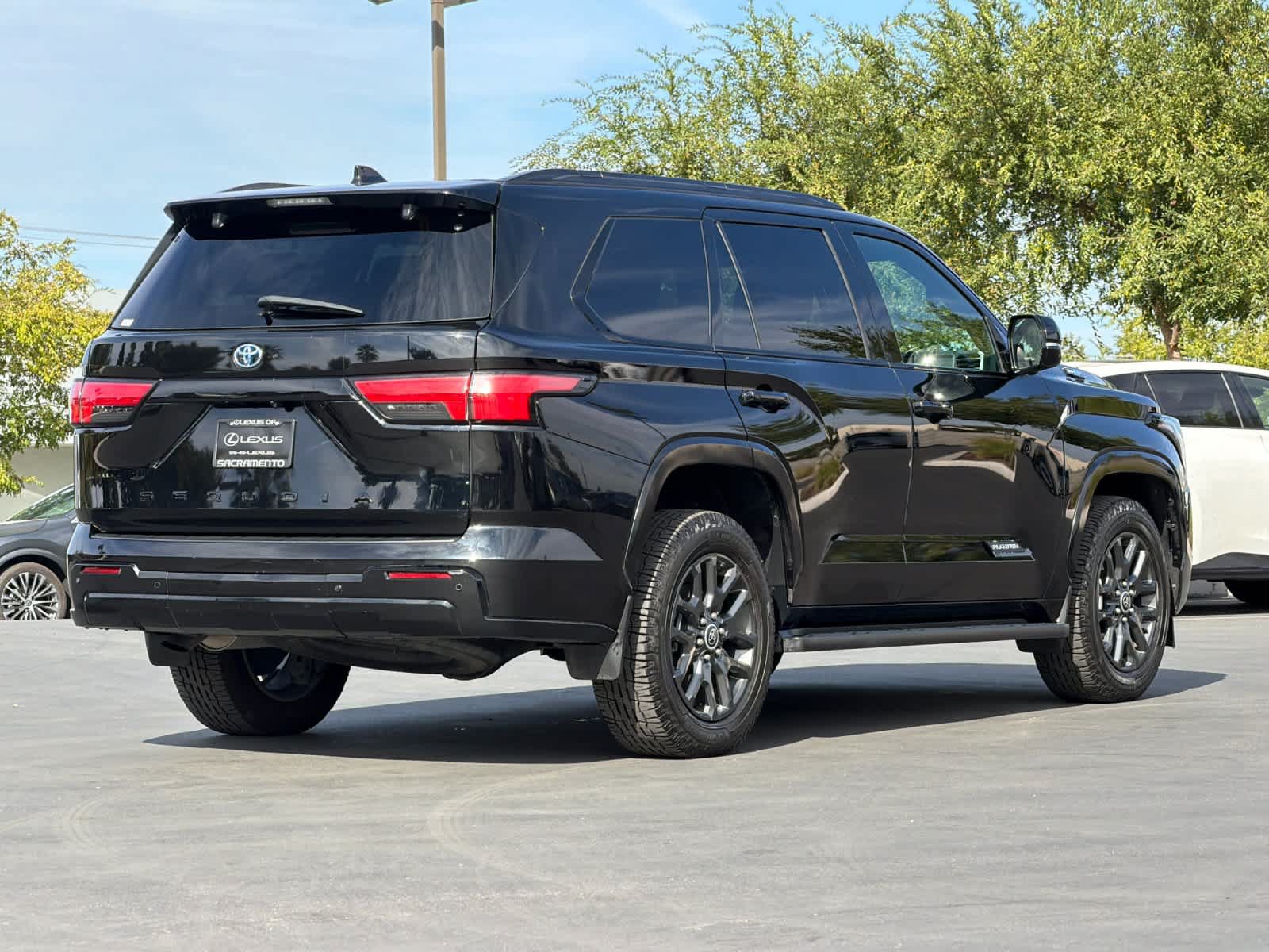 Used 2023 Toyota Sequoia Platinum AWD/4WD image 2