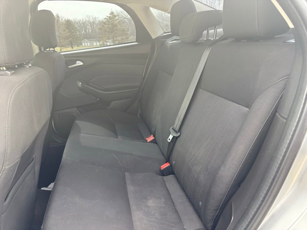 Used 2018 Ford Focus SE w/ SE Appearance Package image 12