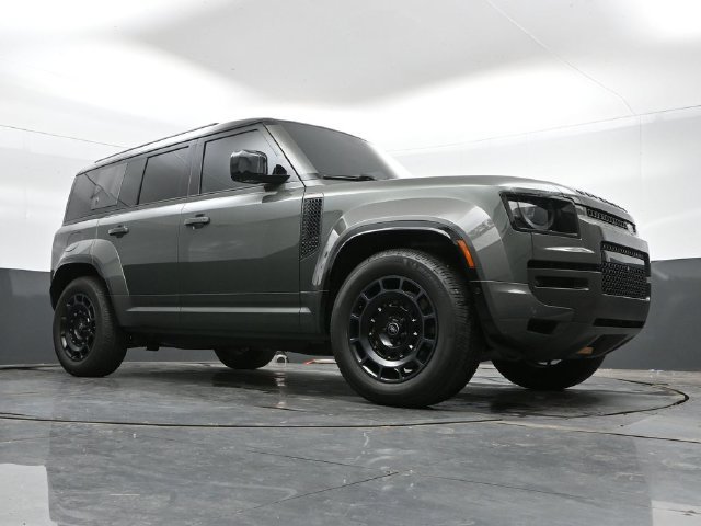 Used 2025 Land Rover Defender 110 AWD/4WD image 40