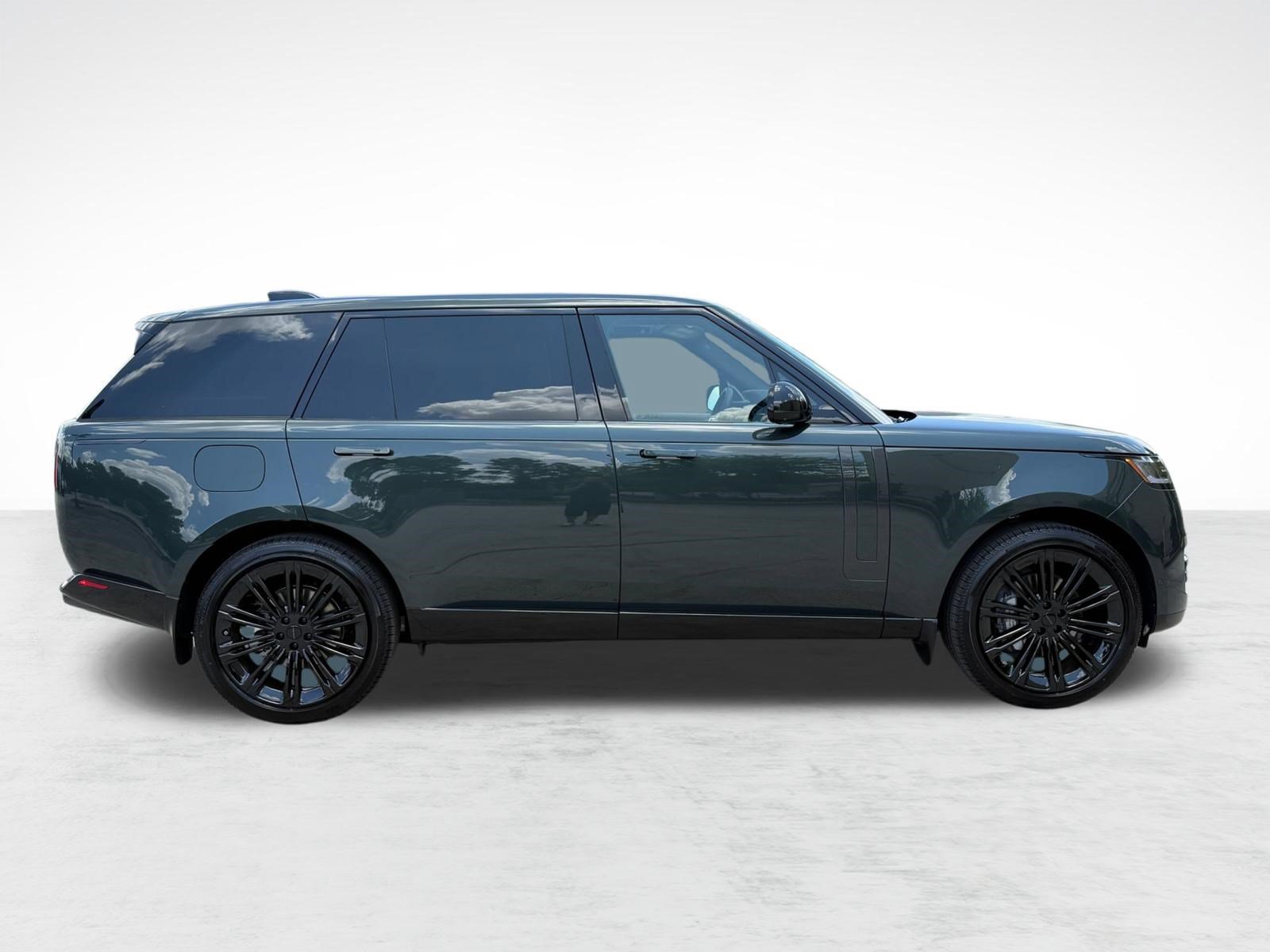 New 2026 Land Rover Range Rover Long Wheelbase SE AWD/4WD image 8