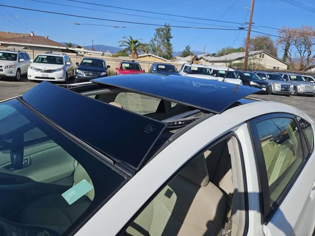 Used 2012 Toyota Prius Four w/ Deluxe Solar Roof Pkg image 33