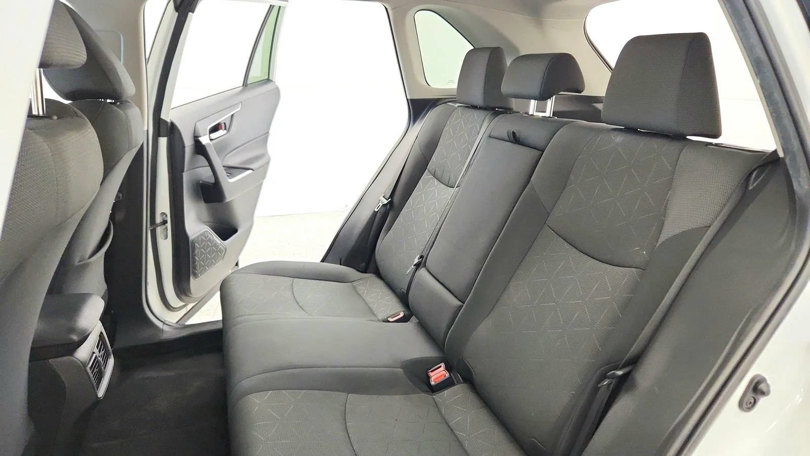 Used 2024 Toyota RAV4 XLE FWD image 23