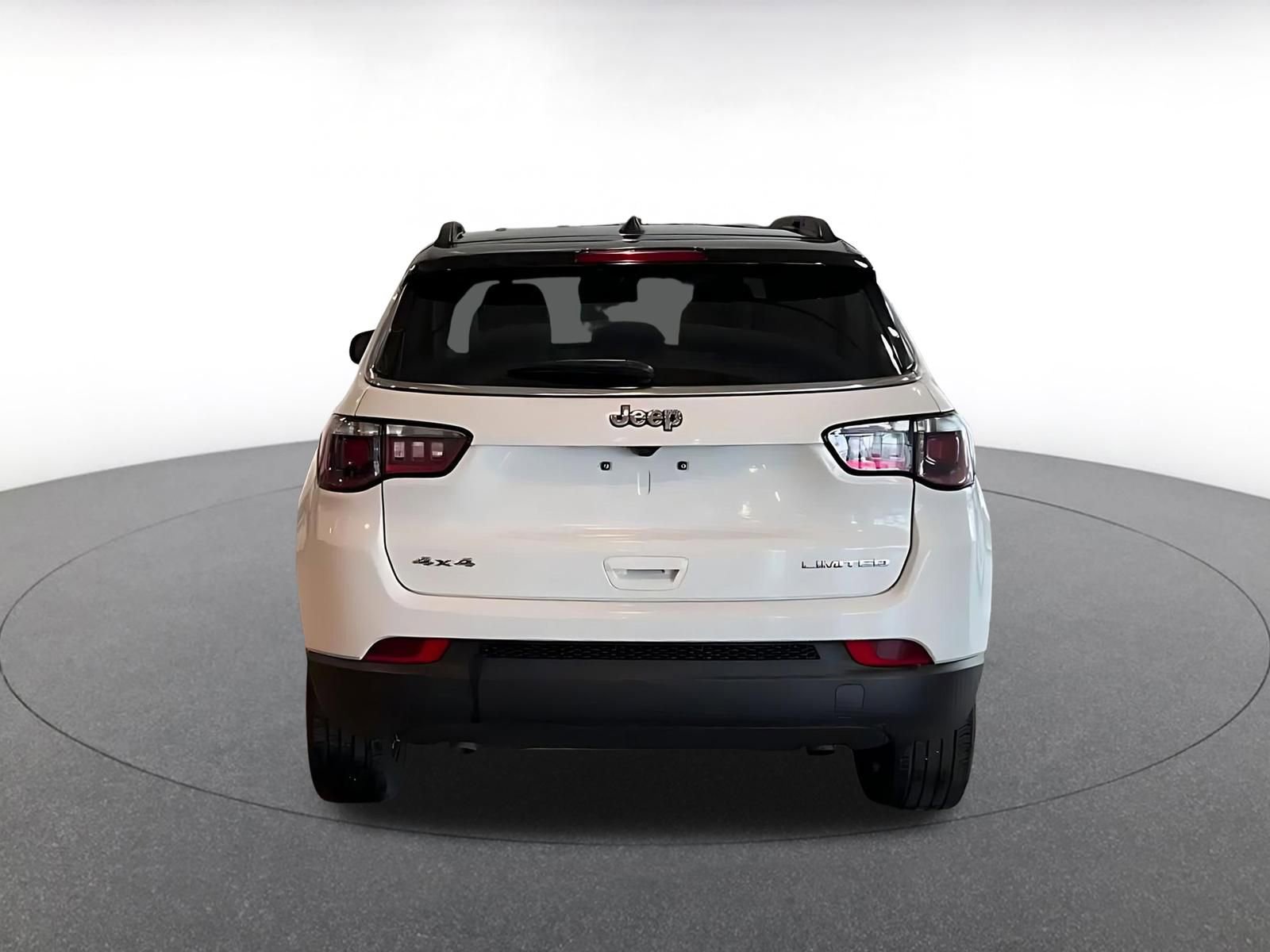 Used 2025 Jeep Compass Limited image 12