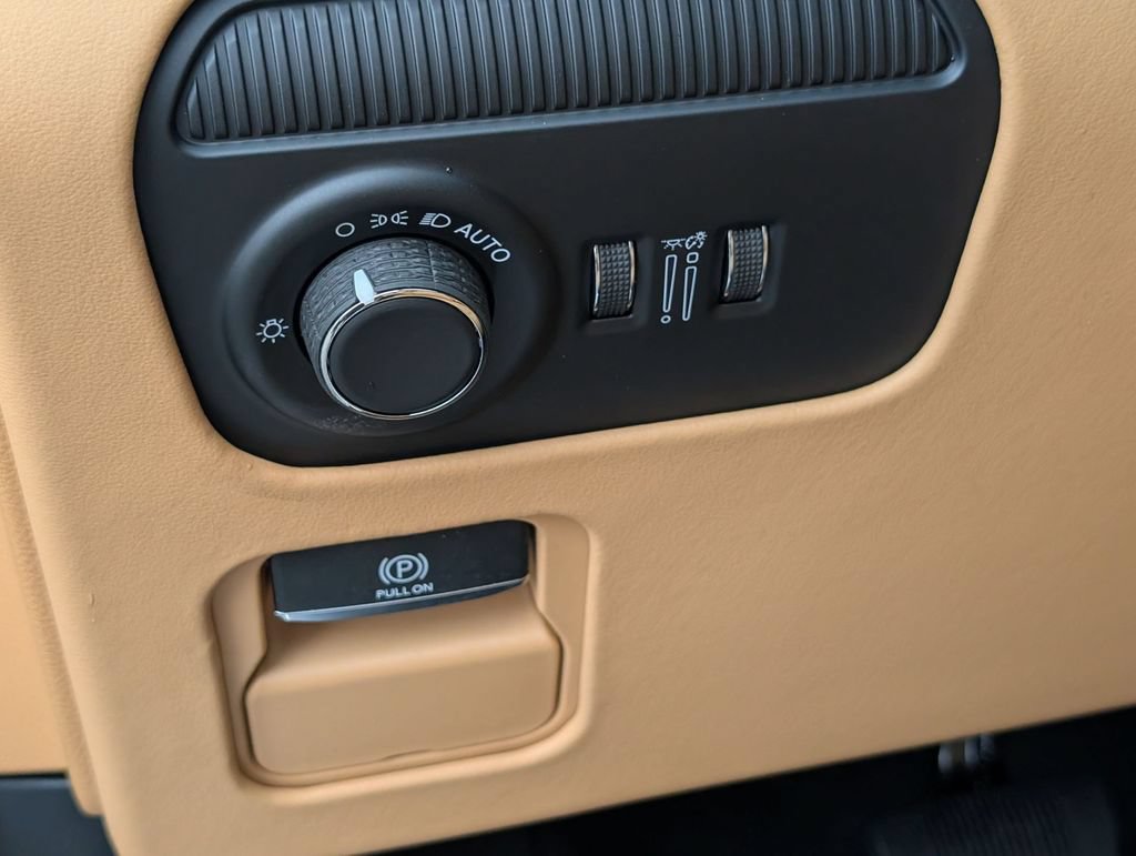 New 2026 Jeep Grand Wagoneer Summit AWD/4WD image 13