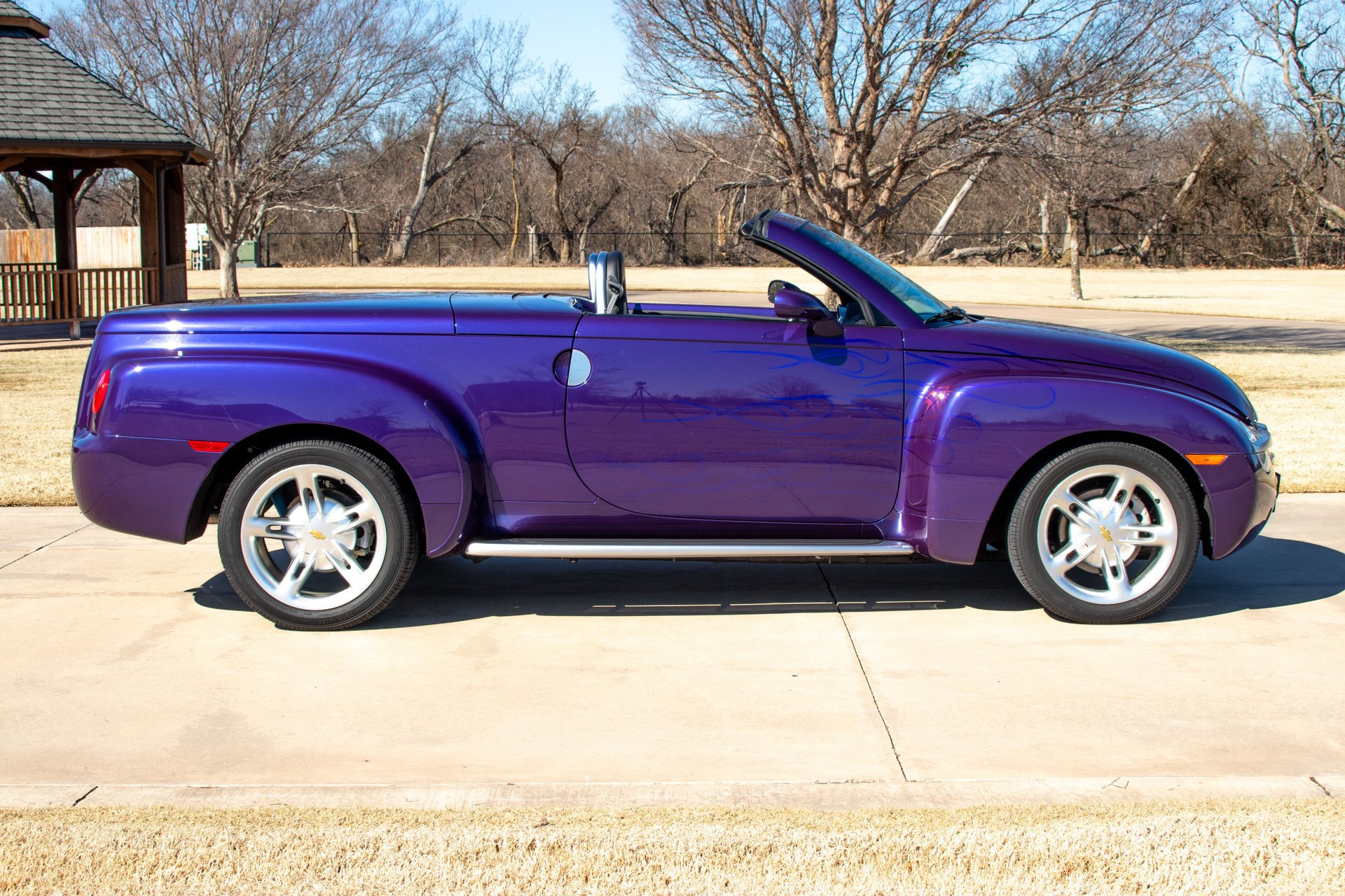 Used 2004 Chevrolet SSR w/ Preferred Equipment Group RWD image 14