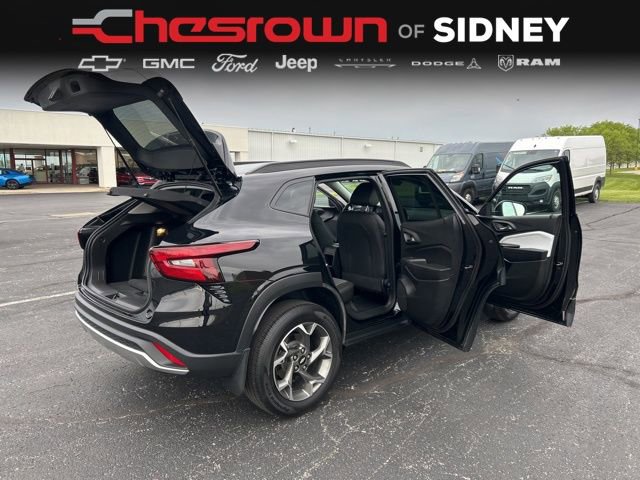 Used 2025 Chevrolet Trax LT FWD image 23