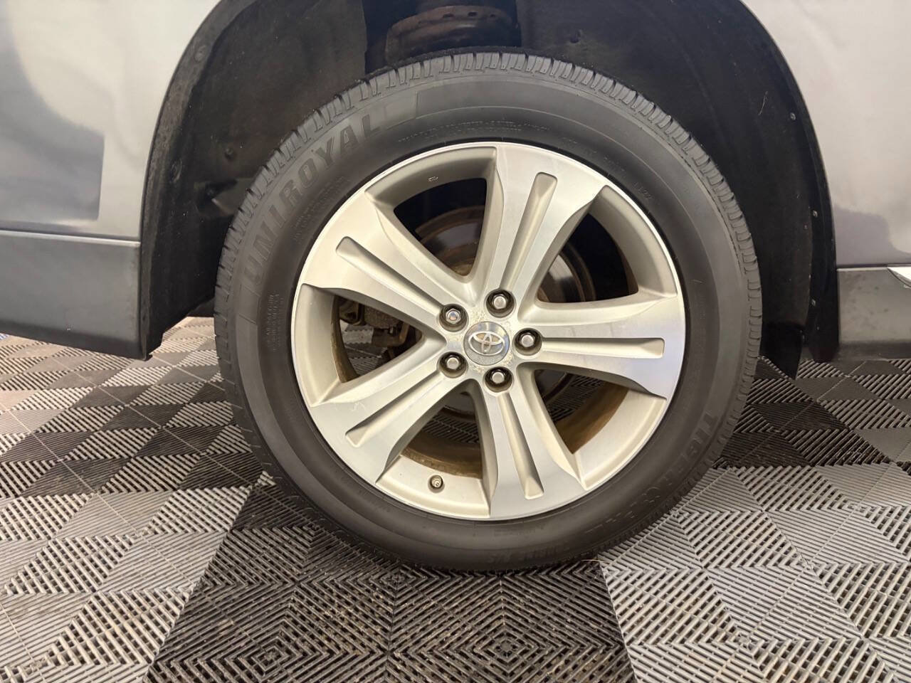 Used 2012 Toyota Highlander Limited w/ Tow Pkg image 29