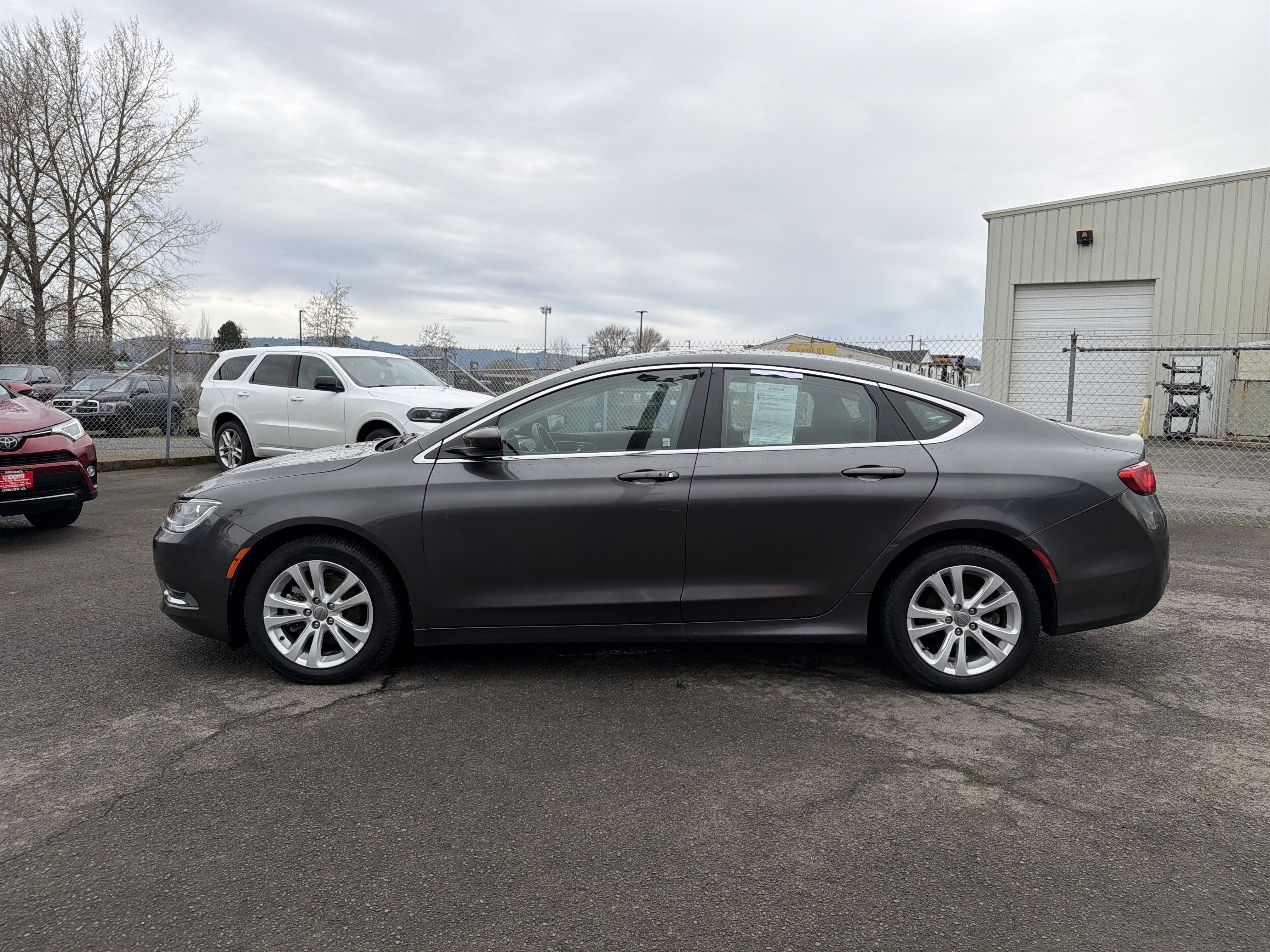 Used 2015 Chrysler 200 Limited w/ Convenience Group FWD image 2