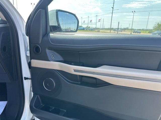 Used 2024 Ford Expedition Max XLT image 11