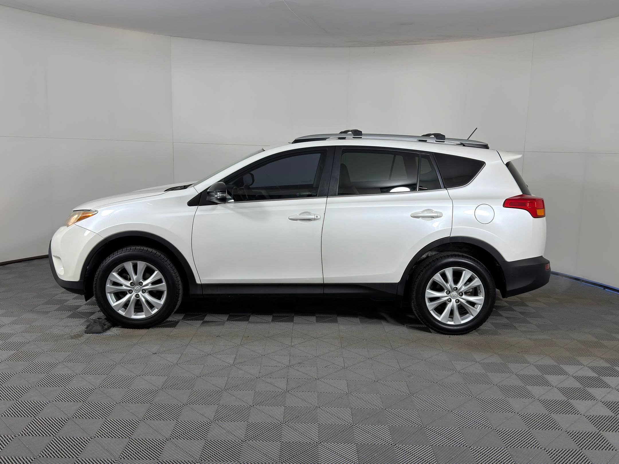 Used 2014 Toyota RAV4 Limited image 2