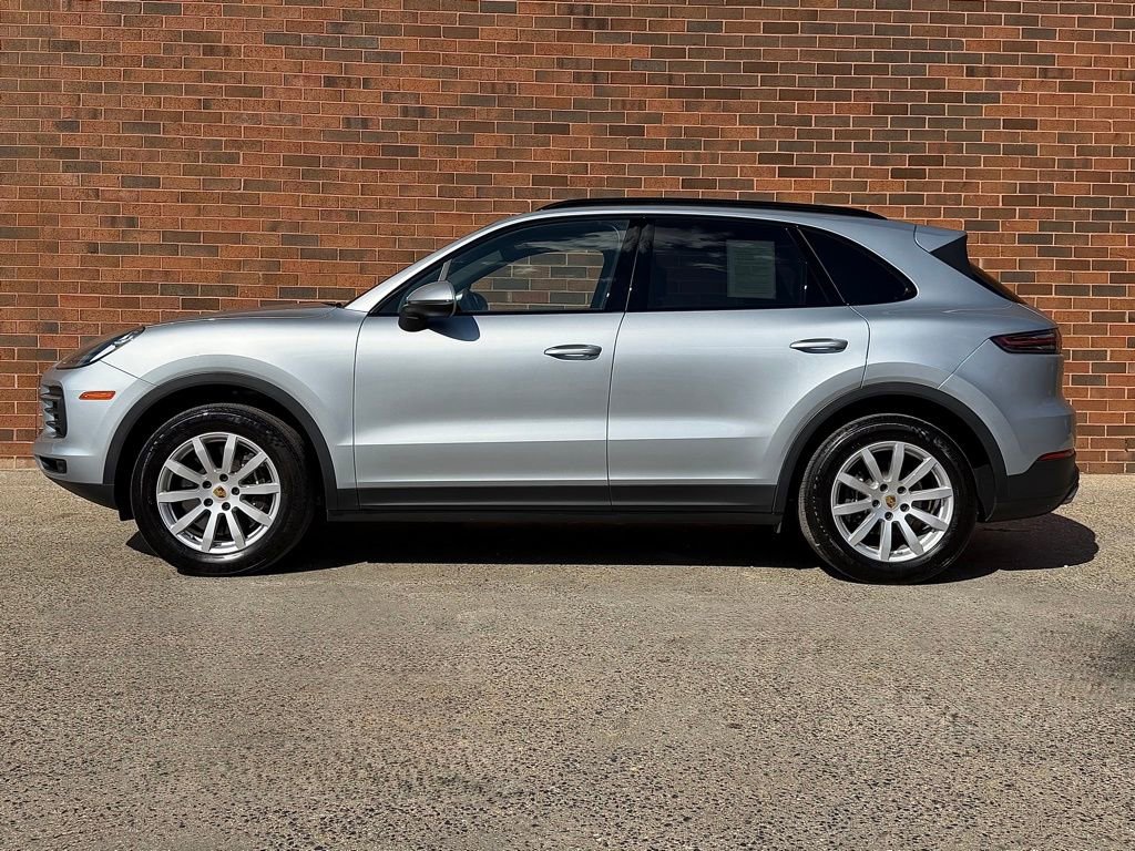 Certified 2023 Porsche Cayenne w/ Premium Package AWD/4WD image 2