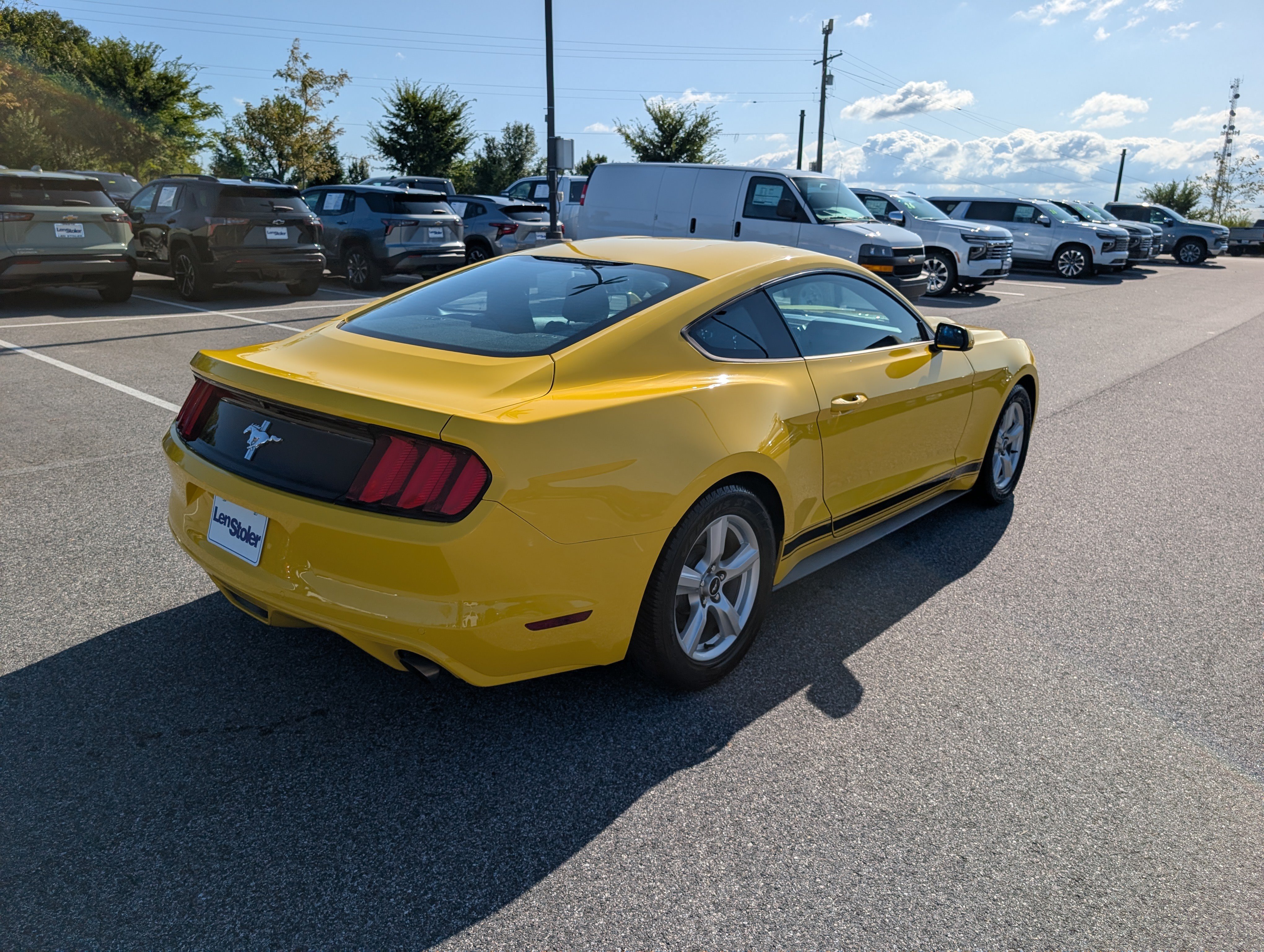 Used 2016 Ford Mustang Coupe RWD image 3