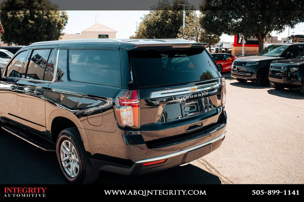Used 2024 Chevrolet Suburban LT RWD image 15