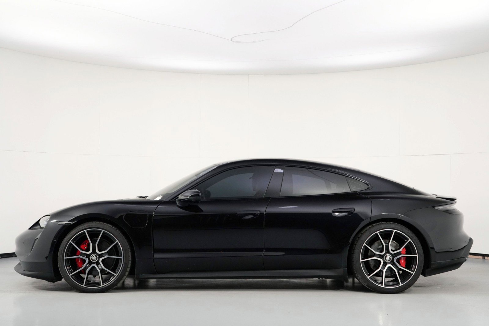 Used 2023 Porsche Taycan 4S w/ Premium Package image 7