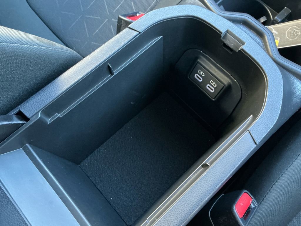 Used 2025 Toyota RAV4 XLE image 20