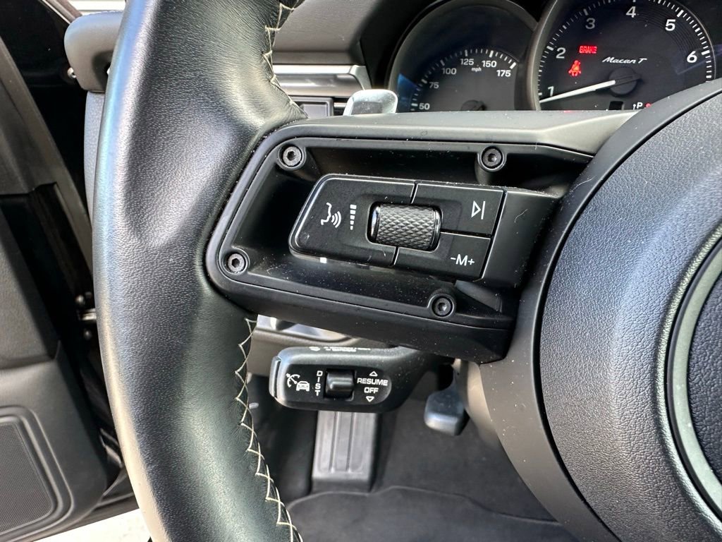 Certified 2023 Porsche Macan Turbo AWD/4WD image 18