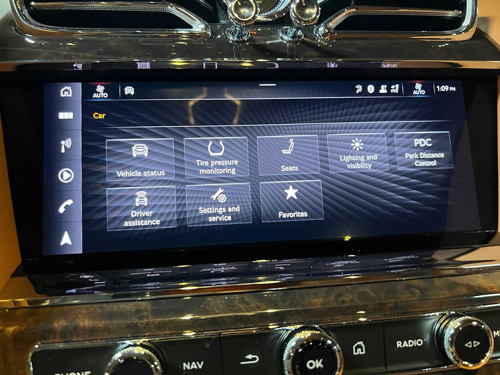 Used 2022 Bentley Bentayga AWD/4WD image 43