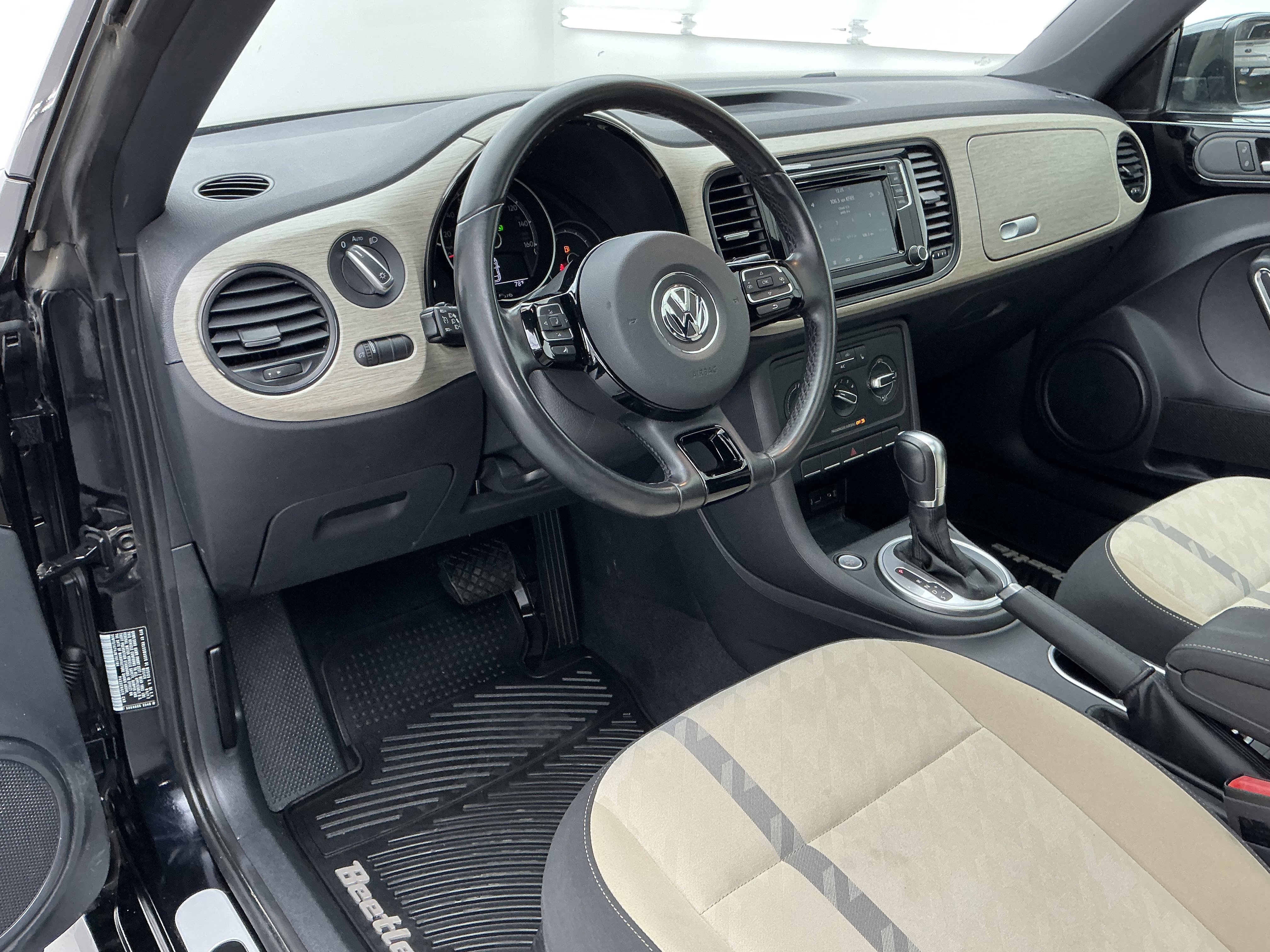 Used 2018 Volkswagen Beetle 2.0T Coast image 15