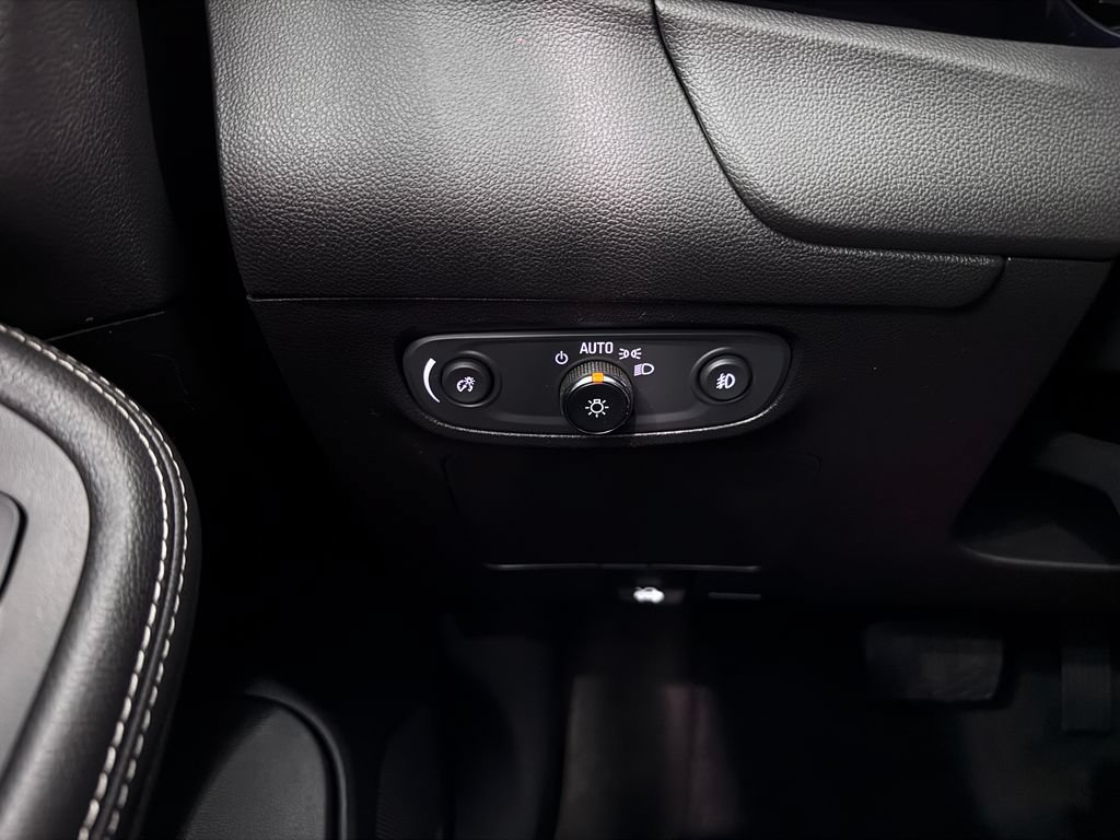 Used 2020 Buick Encore GX Select w/ Sport Touring Package AWD/4WD image 24
