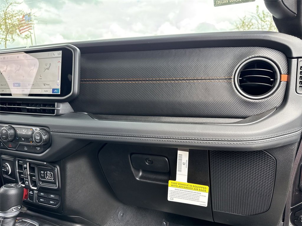 New 2025 Jeep Gladiator Mojave w/ Steel Bumper Group image 32