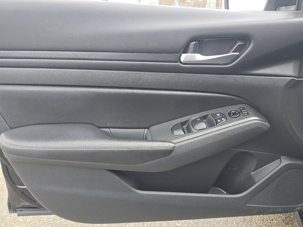 Used 2024 Nissan Altima 2.5 SV image 22