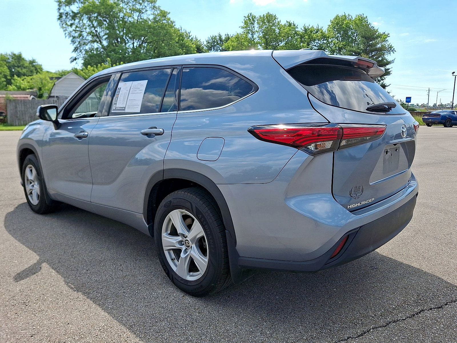 Used 2021 Toyota Highlander LE AWD/4WD image 21